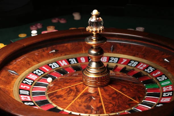 Multiple live casino tables on halimtoto login showing roulette, baccarat, and Dragon Tiger games